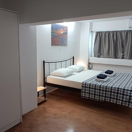 Apartment Dipla Atene Esterno foto