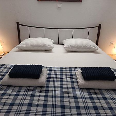 Apartment Dipla Atene Esterno foto