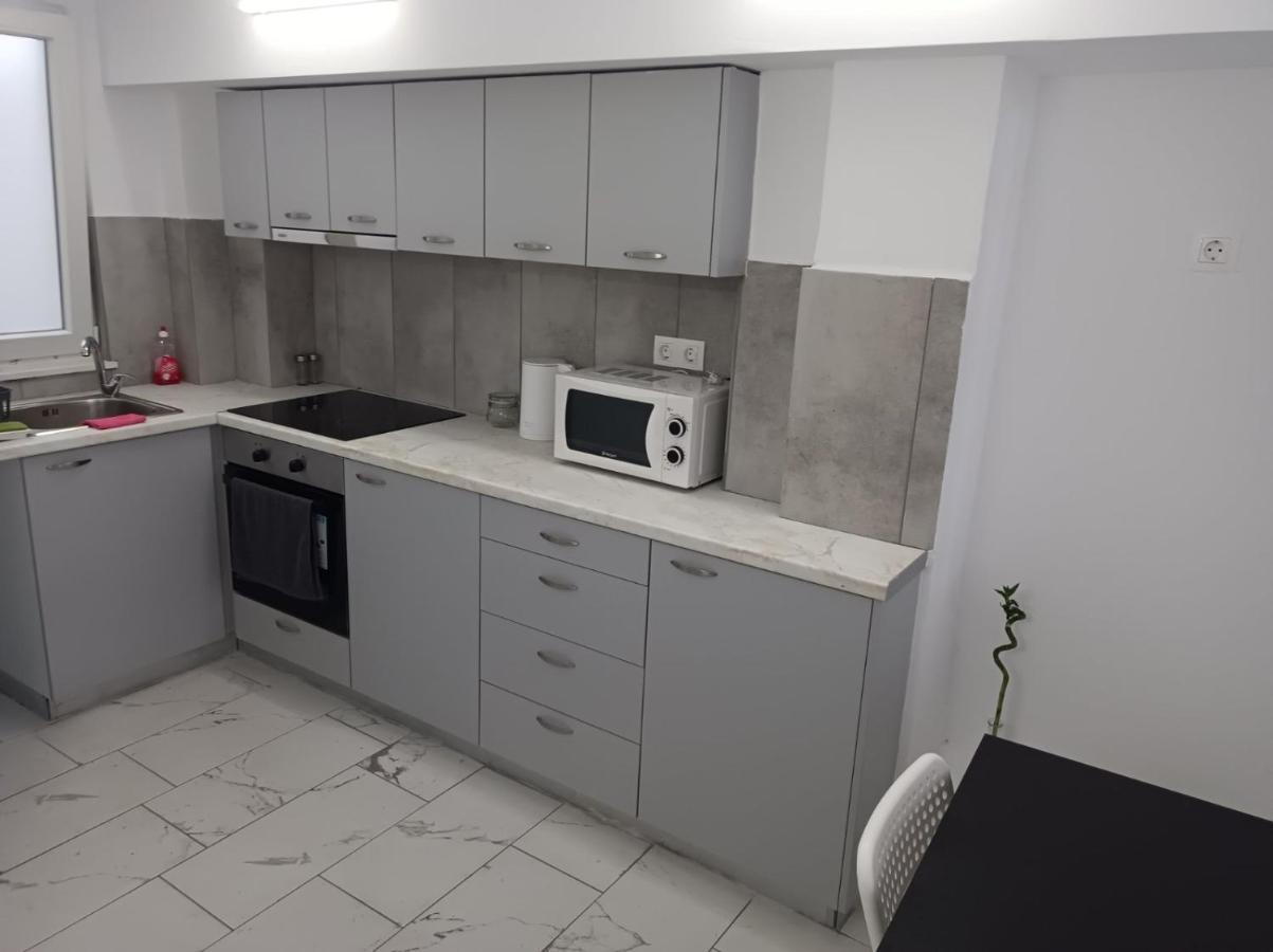 Apartment Dipla Atene Esterno foto